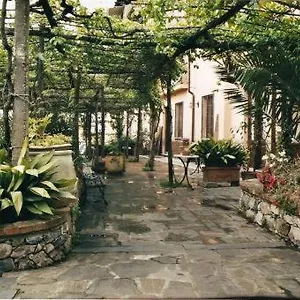 https://locanda-dal-moccia.hotelitalianriviera.com